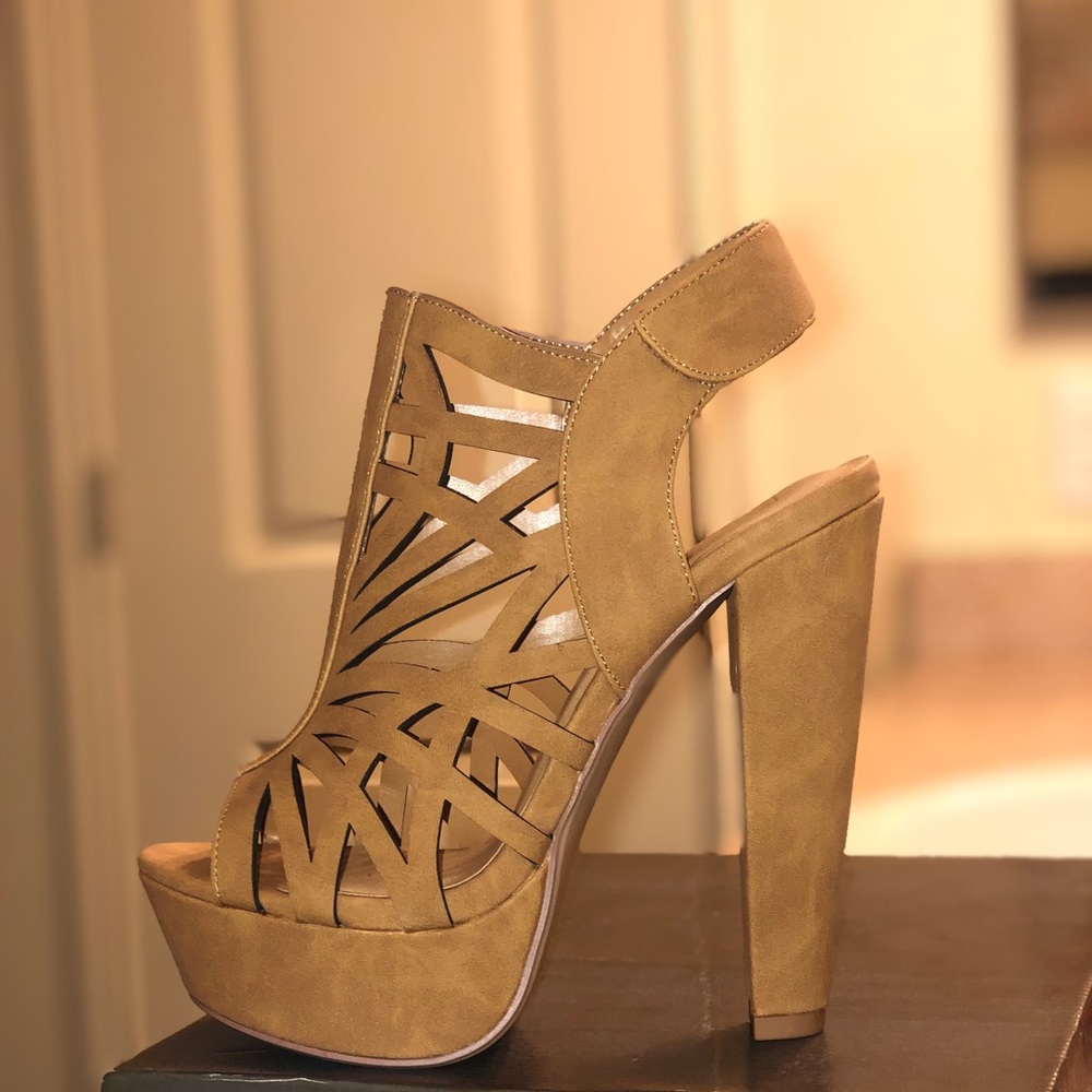 New  A’gaci Platform Heels